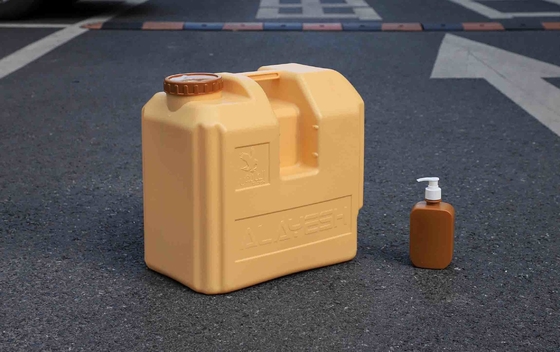 Cubo de 20 litros de color personalizado con grifo para la industria de resina